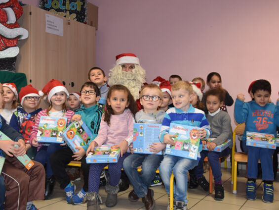 Le père Noël dans les écoles - Jeudi 21 Décembre 2017