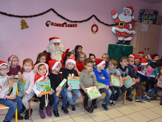 Le père Noël dans les écoles - Jeudi 21 Décembre 2017