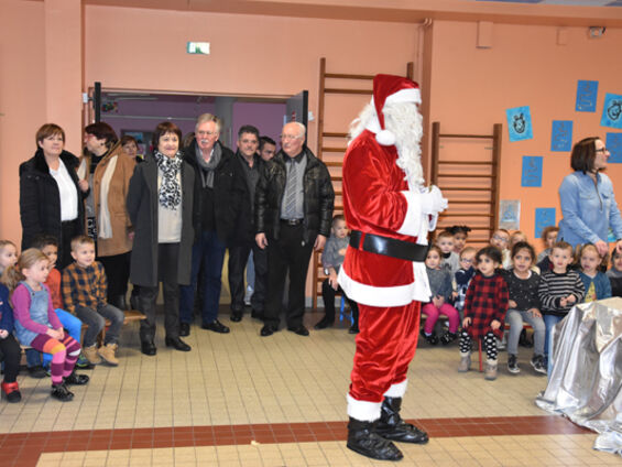 Le père Noël dans les écoles - Jeudi 21 Décembre 2017