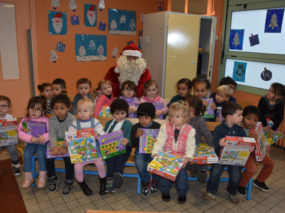 Le père Noël dans les écoles - Jeudi 21 Décembre 2017