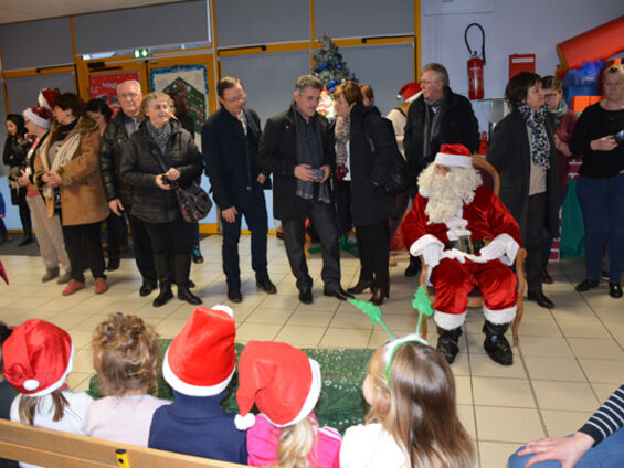 Le père Noël dans les écoles - Jeudi 21 Décembre 2017