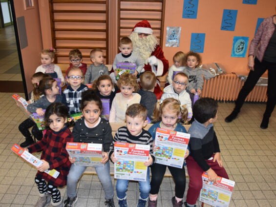 Le père Noël dans les écoles - Jeudi 21 Décembre 2017