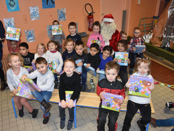 Le père Noël dans les écoles - Jeudi 21 Décembre 2017