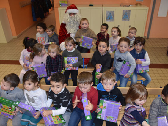 Le père Noël dans les écoles - Jeudi 21 Décembre 2017