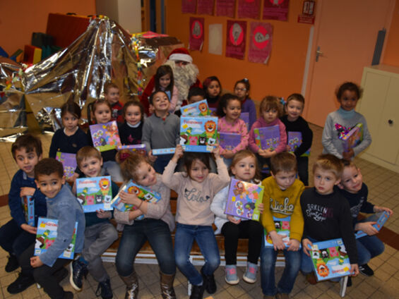 Le père Noël dans les écoles - Jeudi 21 Décembre 2017