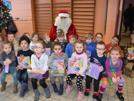 Le père Noël dans les écoles - Jeudi 21 Décembre 2017