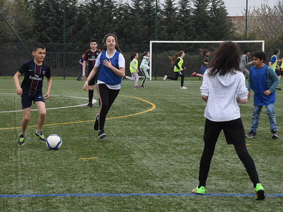 Trophée Mix Foot organisé le mercredi 17 avril 2019 au Complexe sportif Christian Pennynck avec la participation de 60 jeunes, filles et garçons, âgés de 11 à 13 ans, venus d'Anzin, de Beuvrages et de Bruay-sur-Escaut.